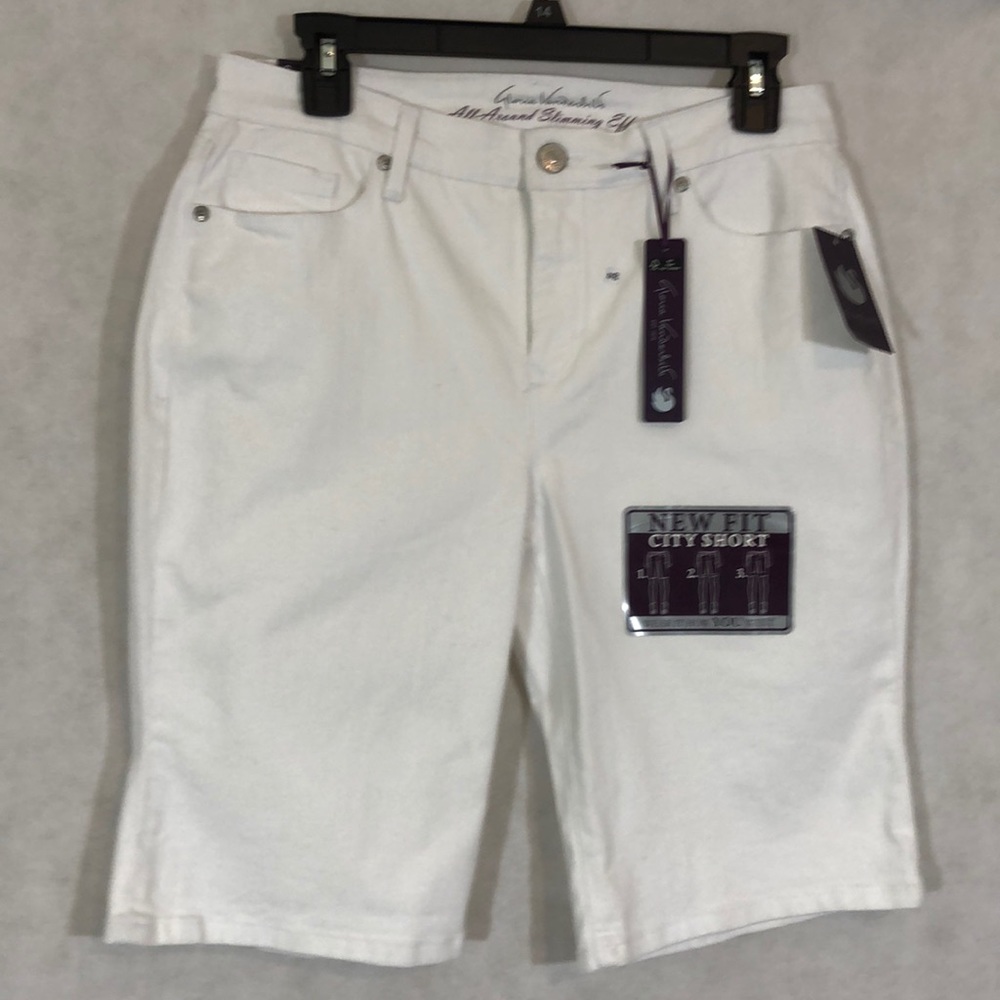 Gloria Vanderbilt Crystal White City Short